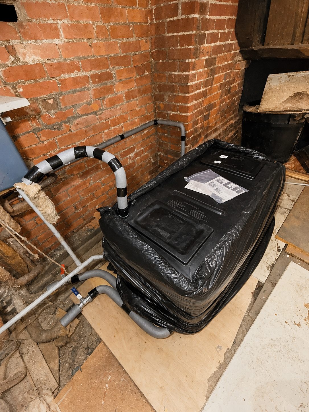 Cold water storage tank repair with pipework in loft space